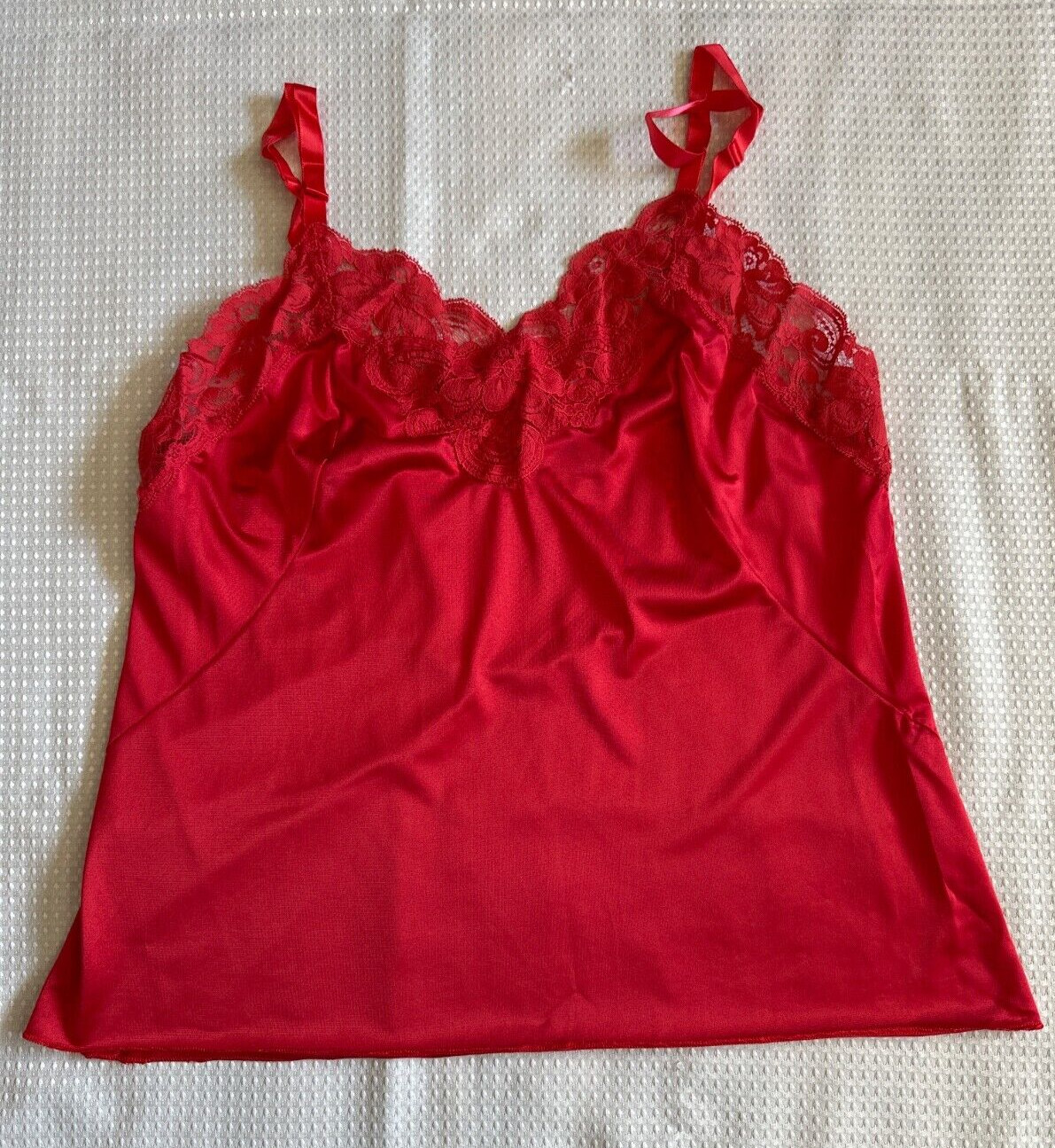 Lorraine Vtge Camisole RED sz 38 Preowned Runs small Adjustable straps USA Nylon
