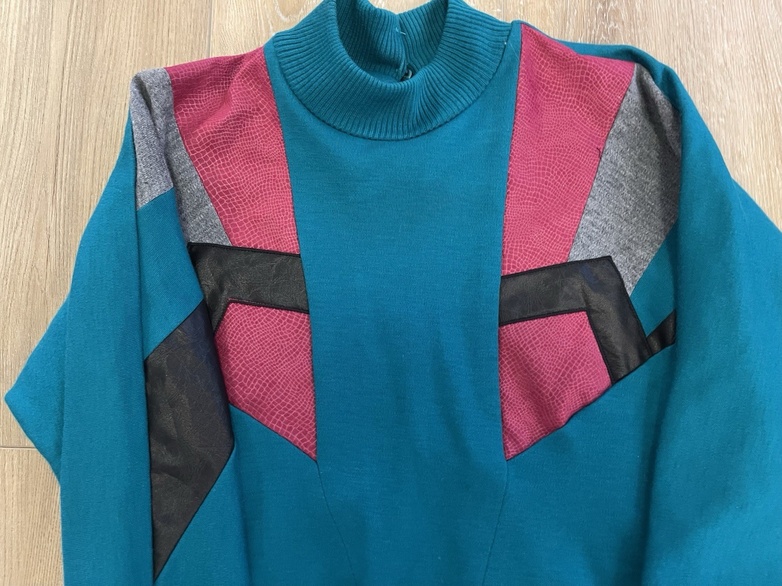 Vintage 1980s-1990s Three Flaggs Color Block Geometric Women’s Sweater Size S