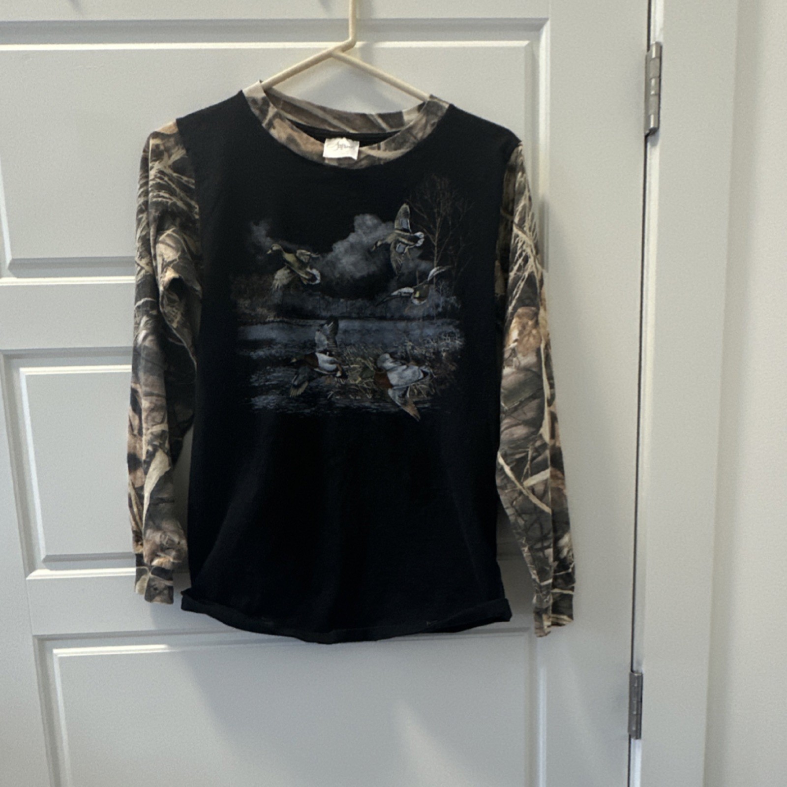 Vintage Artisans Screen Printed Camo And Duck Long Sleeved Shirt Size Small