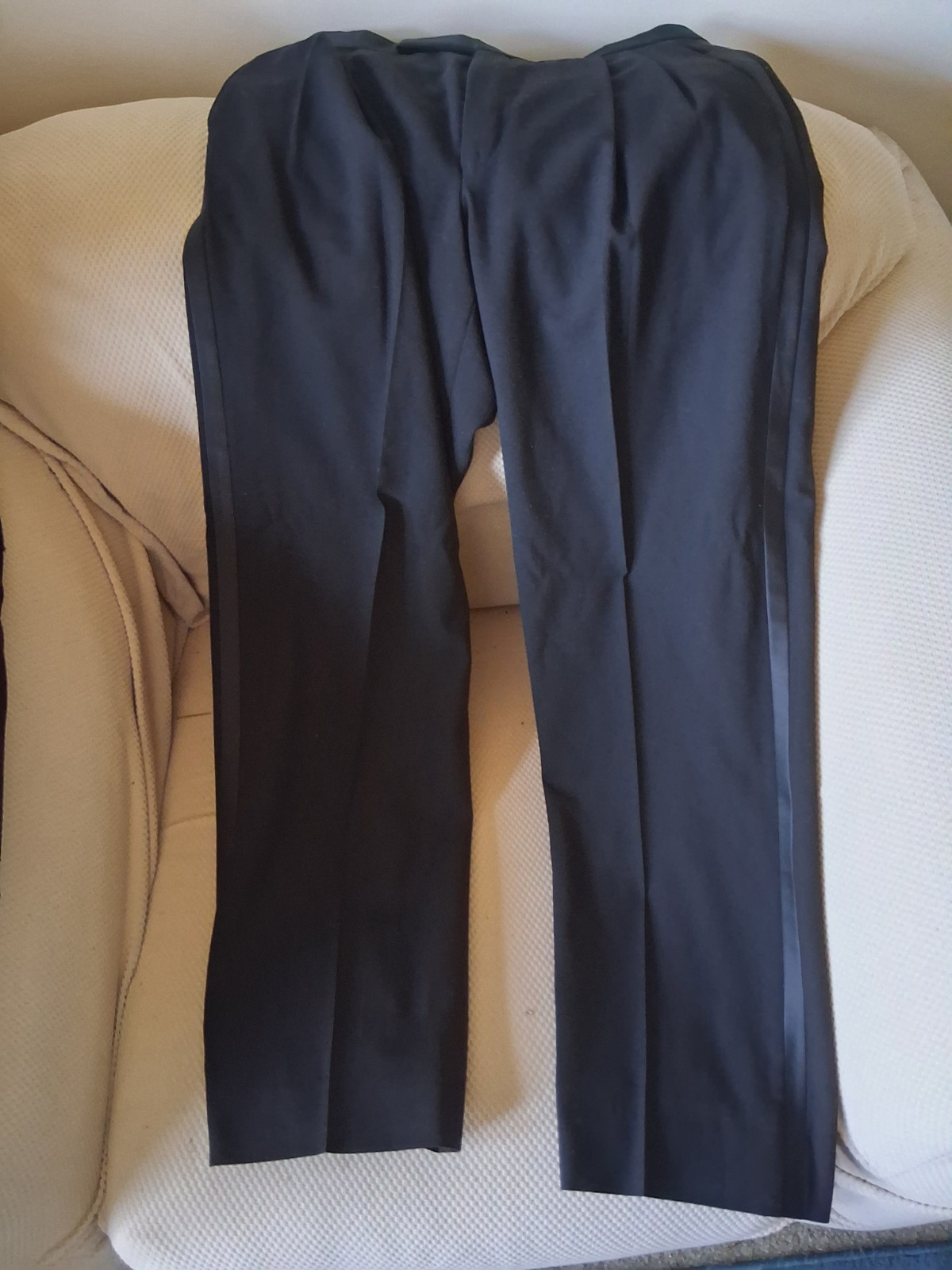 Tuxedo Pleated Satin Around Waist Sides of Pants Black 34 Waist 31 Length Size 8