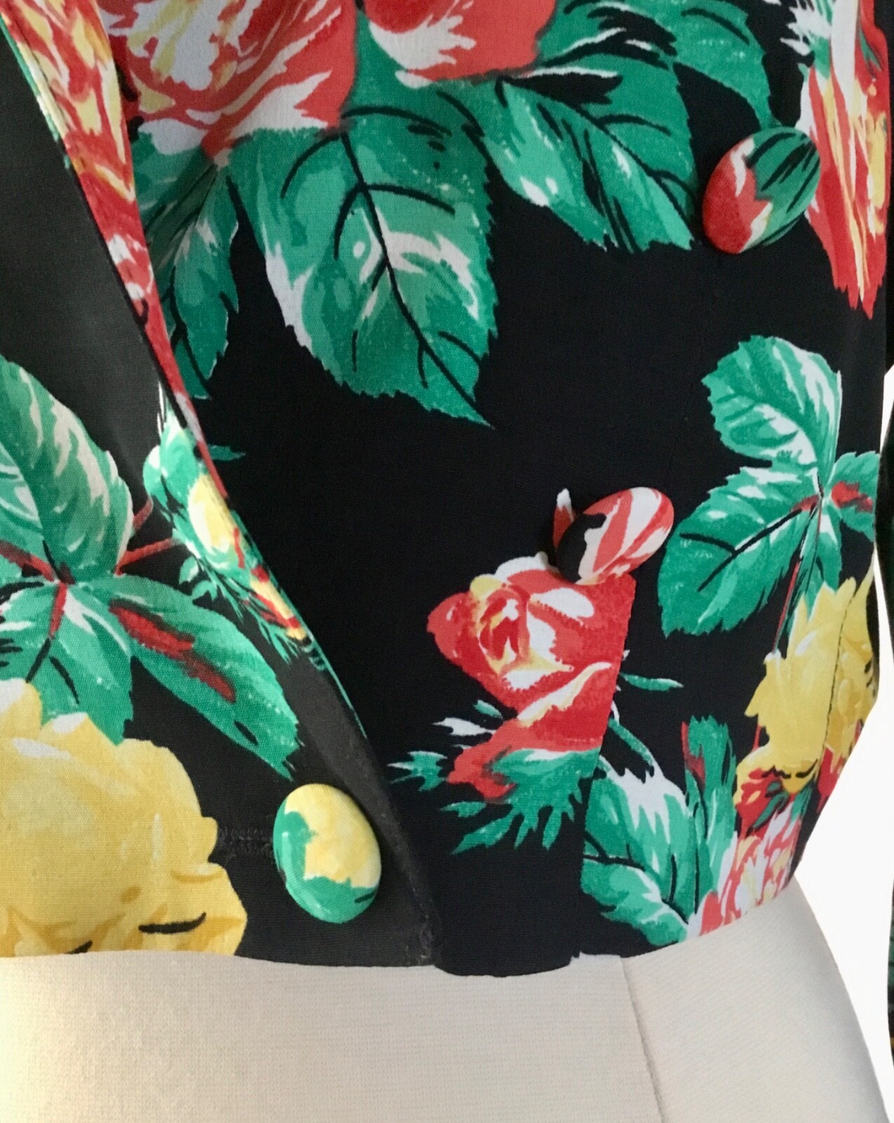 VTG A.B.S. CLOTHING COLLECTION RAYON JACKET SZ SM-PETITE FLORAL ON BLACK USA