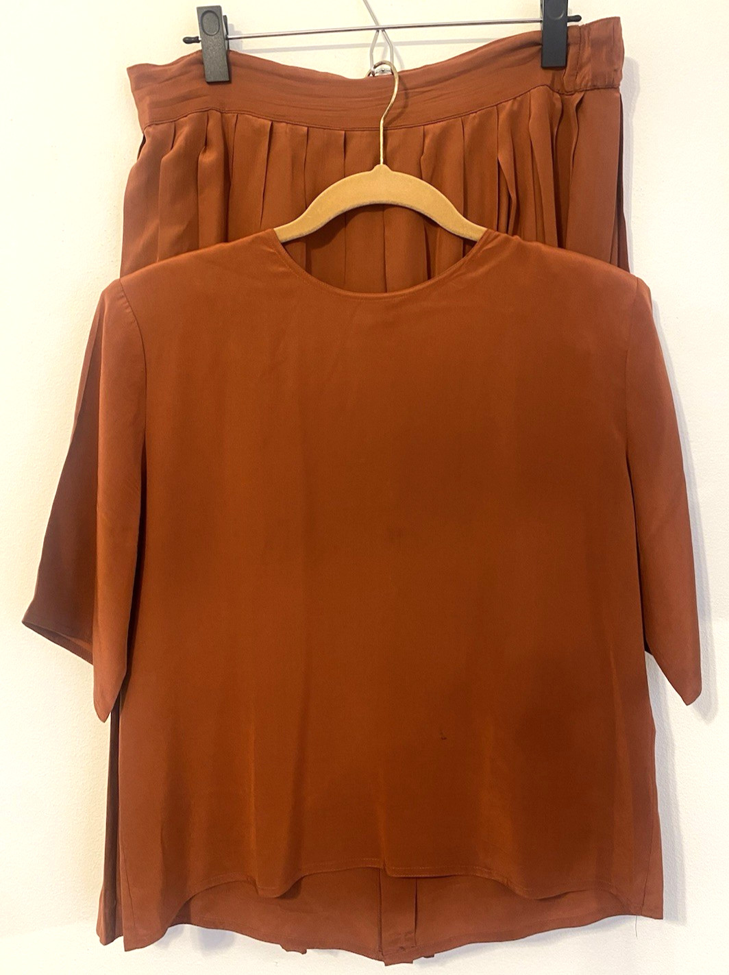 Garfinckel’s Vintage Silk Rust 2 Piece Co-ord Set_Pleated Skirt/Top, Size L