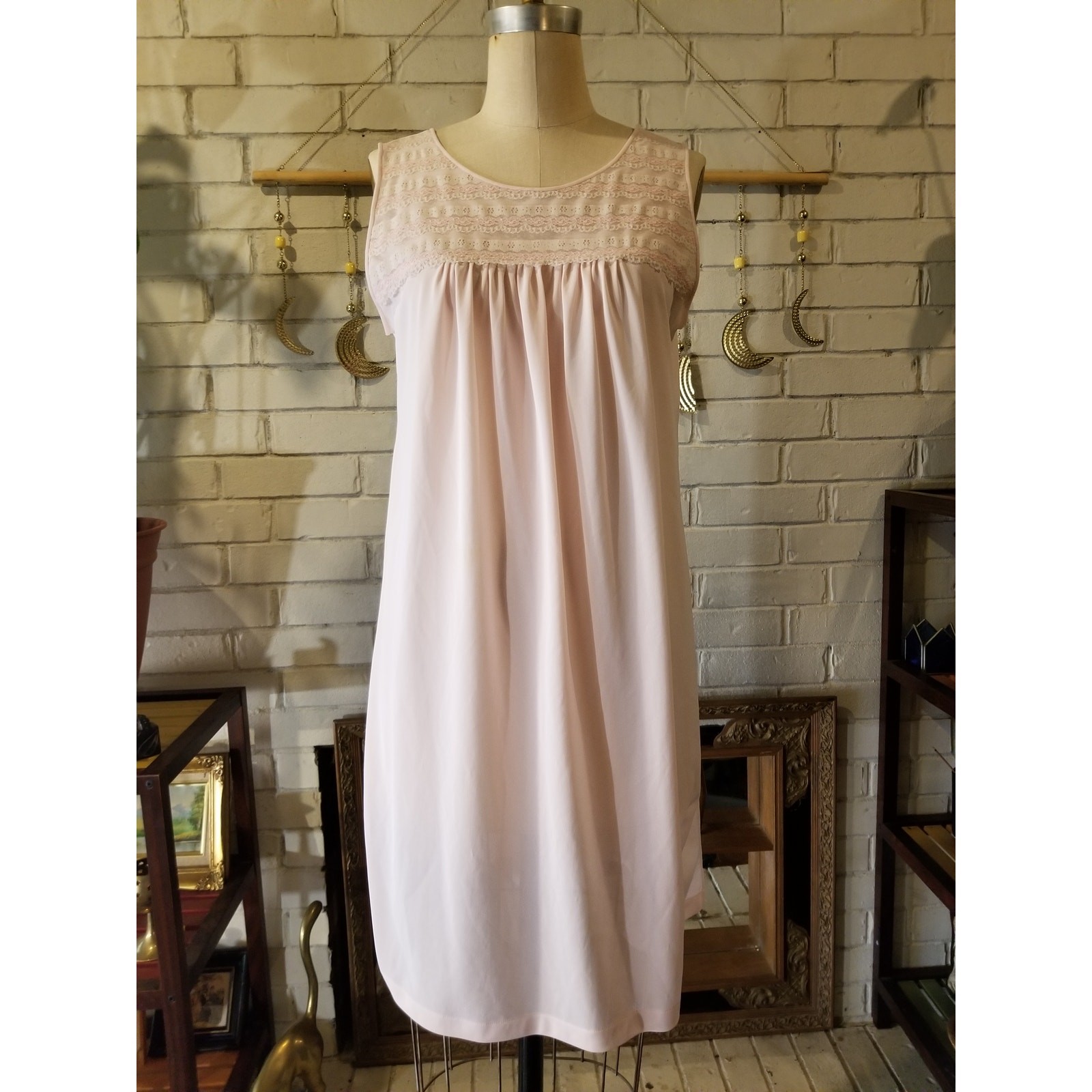 Vintage 70s Lorraine Pink Nylon Lace Yoke Nightgown Babydoll Chemise M