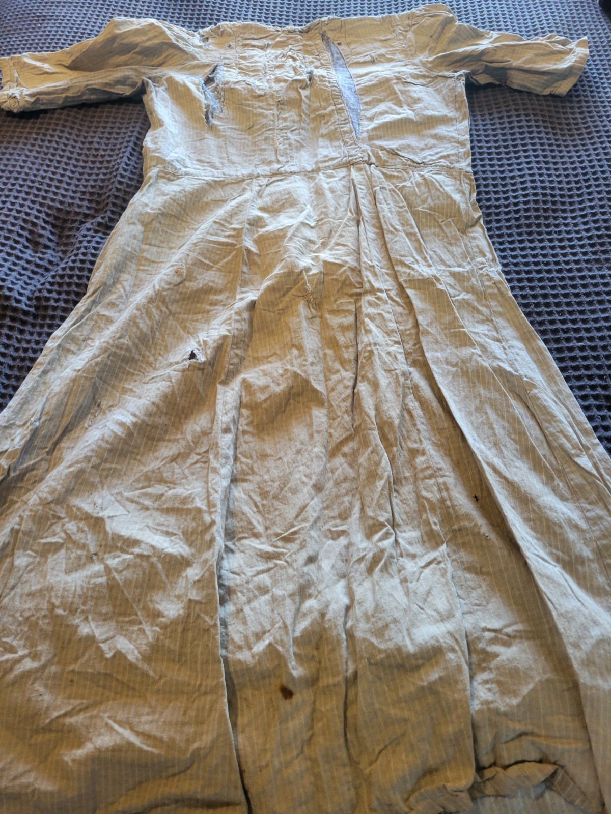 ANTIQUE COTTON PRIMITIVE 1930S 1940S HAND MADE FARM DRESS DISTRESSED BLUE