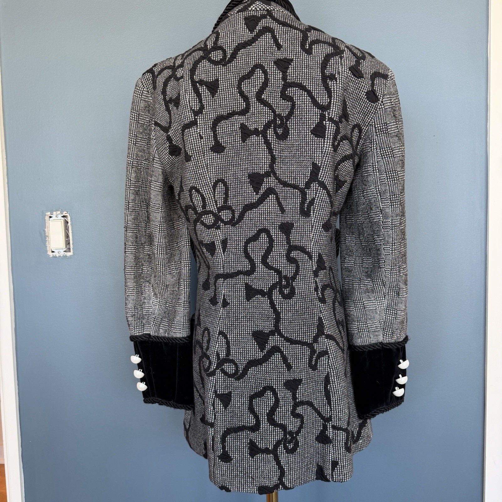 Vintage 1980’s Item Jacket Blazer Coat Black Velvet Trim Women’s Size 4 USA Made