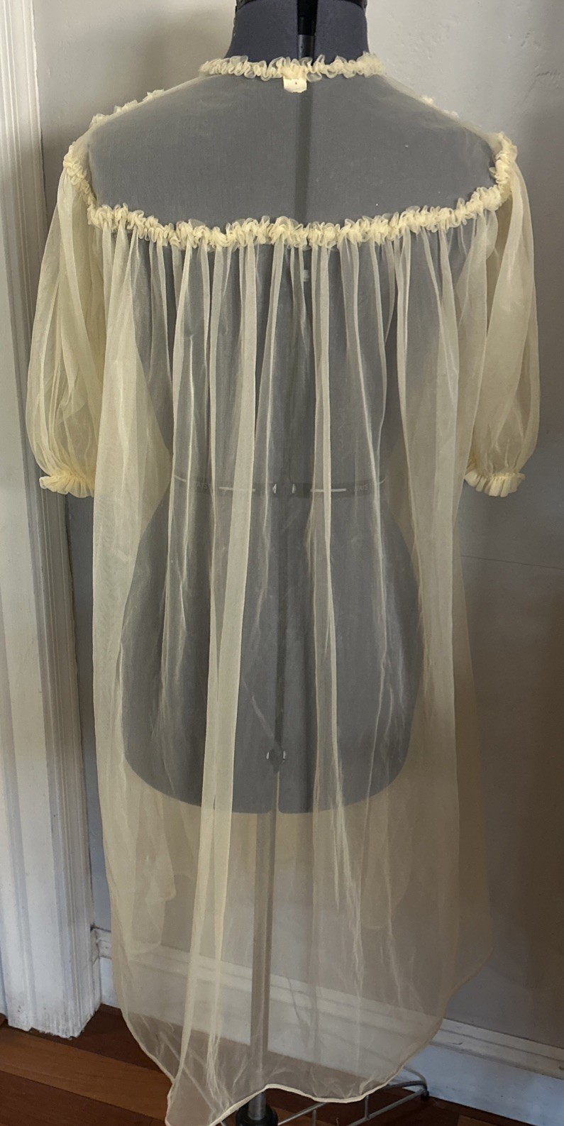 VTG CHIC LINGERIE Yellow Nightgown and Robe Peignoir NYLON USA SZ Med
