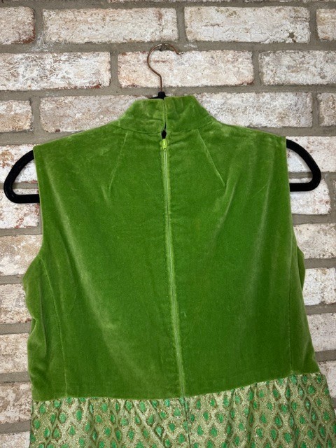 VTG T. Jones 1960s 2pc Skirt Suit Green Gold Brocade Mod Jackie O Set Sz S/M