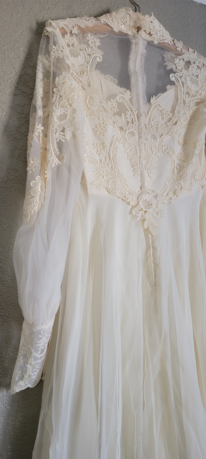 Vintage Victorian bridal Dress Praire Style Lace ivory wedding cottage core