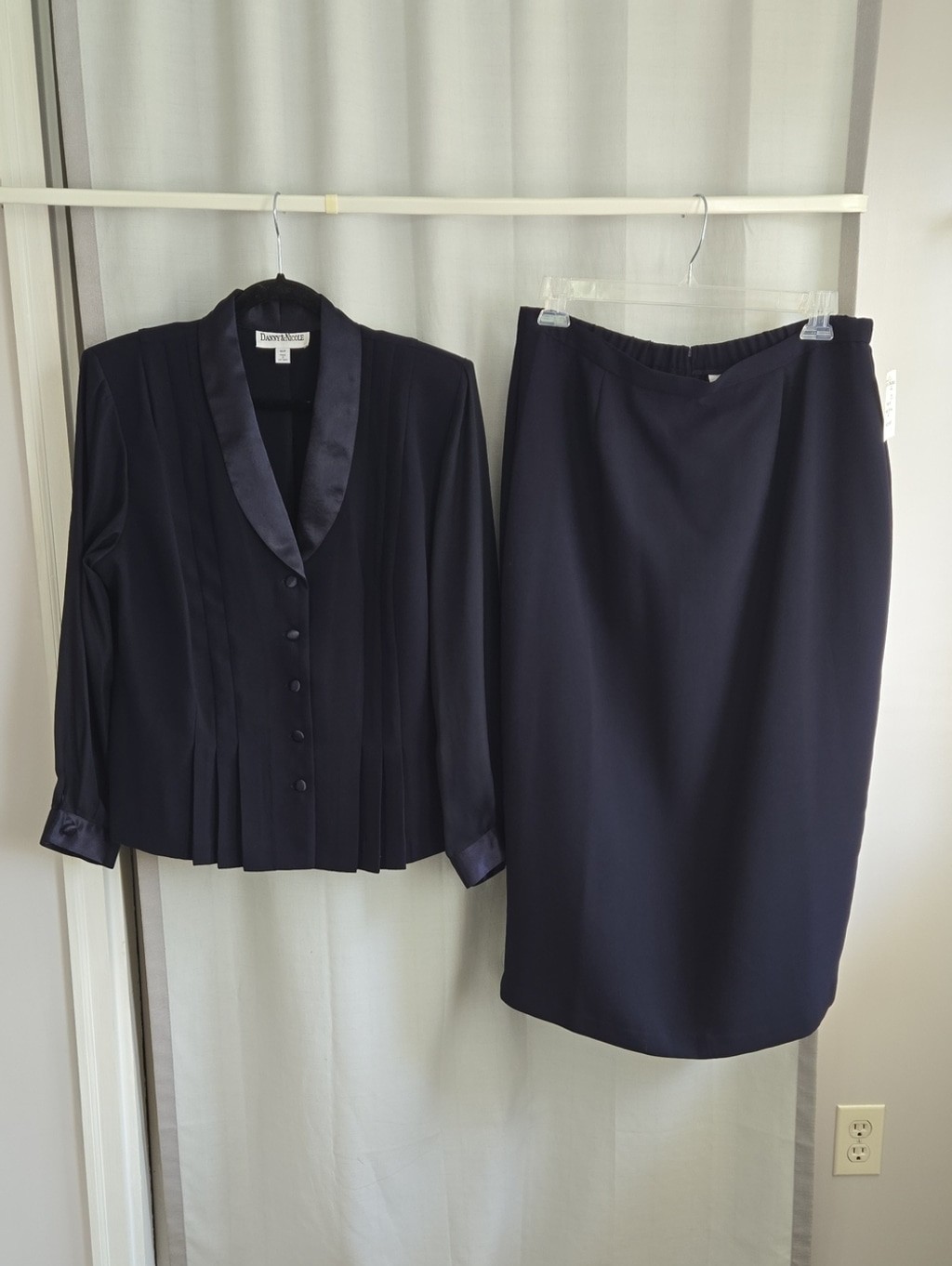 NWT Vintage Danny & Nicole 16P Navy Skirt Suit Deadstock