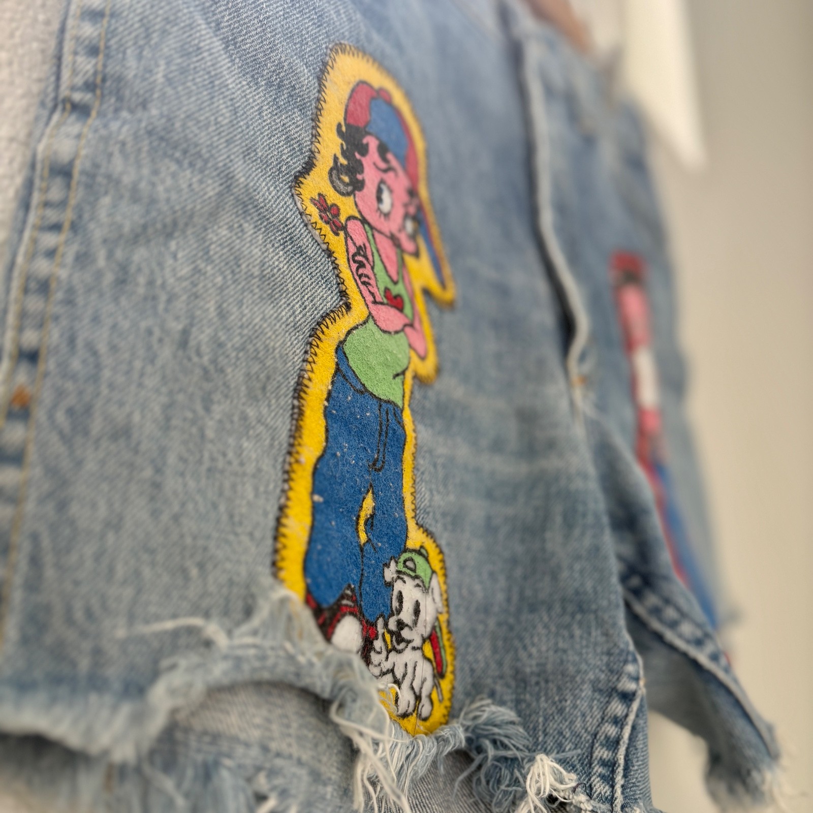 [VINTAGE 1996] Too Cute / Lee Embroidered Denim Shorts – Betty Boop / W29 RARE [