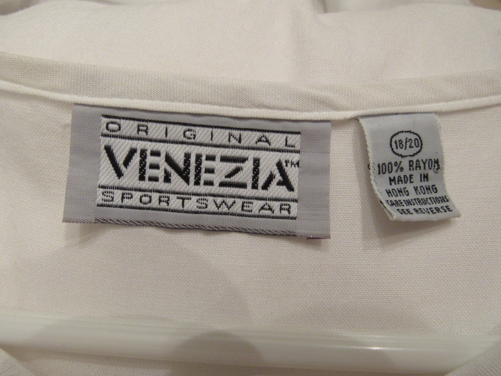 VTG Original Venezia Sportwear White Embroidered Logo Pocket Top 18/20