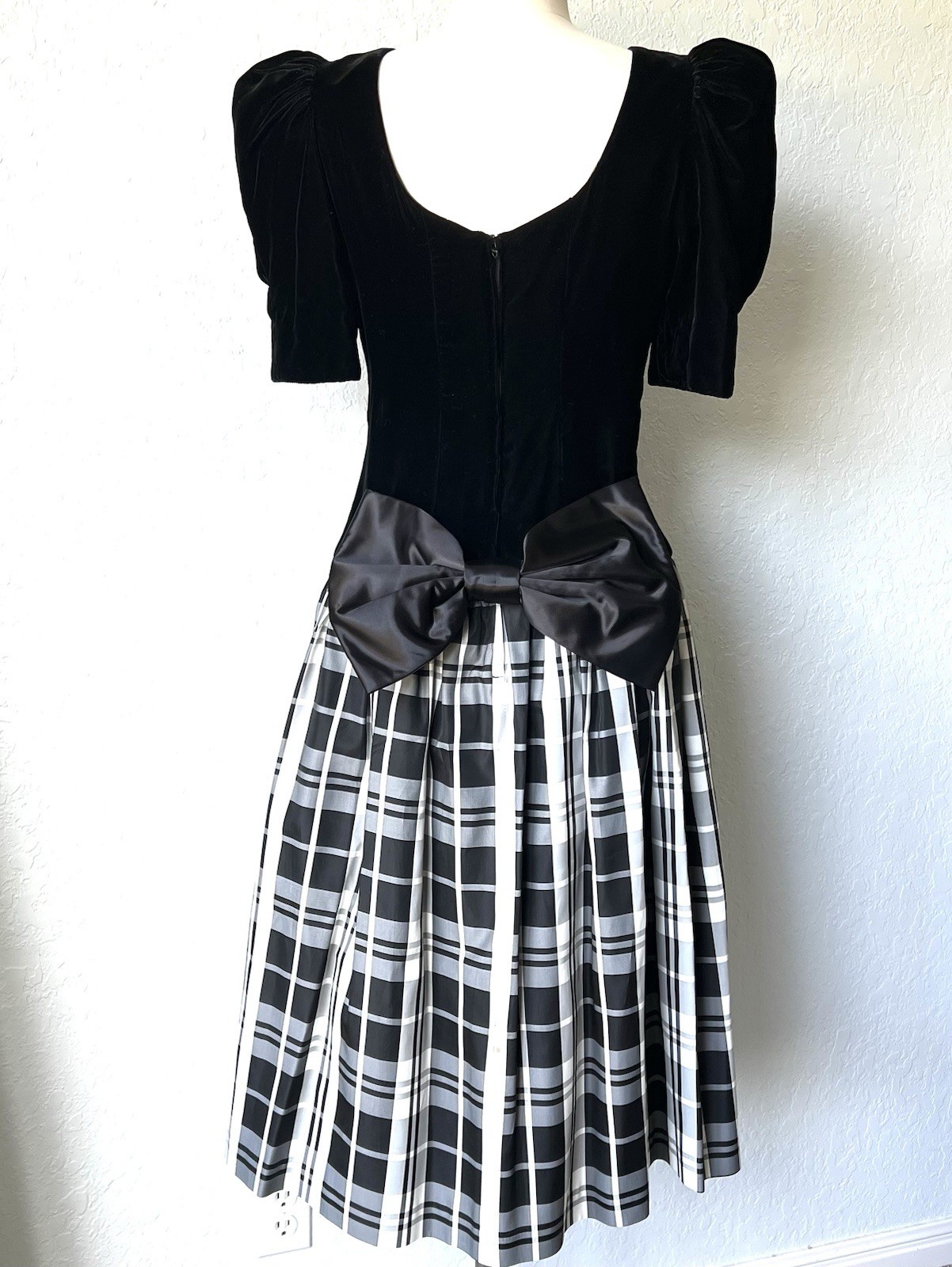 VTG 80’s ACT 1 New York Black Velvet & Taffeta Dress Satin Back Bow Sz 9-10 USA