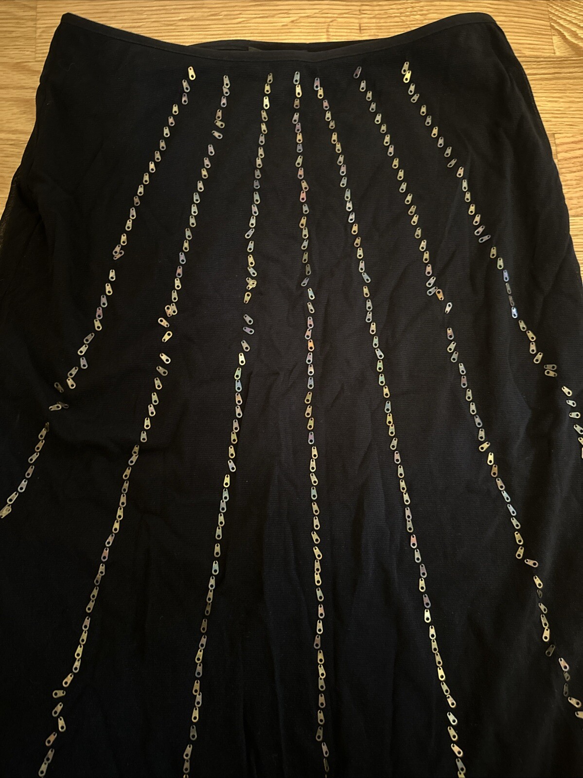 Vivienne Tam Women’s Skirt. Black With Pulls. Size 2. Gorgeous