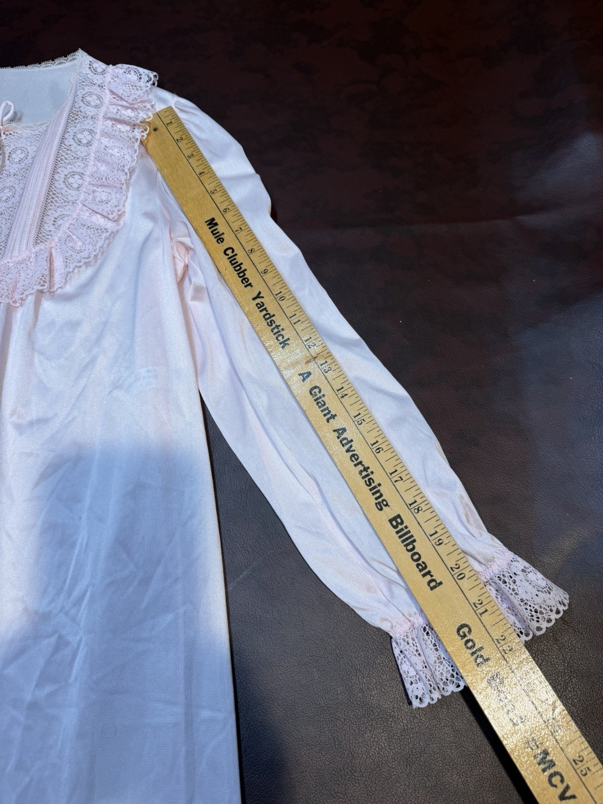 Vintage VANITY FAIR Nightgown Women Size M Cottagecor Ruffle Lace Dacron Nylon