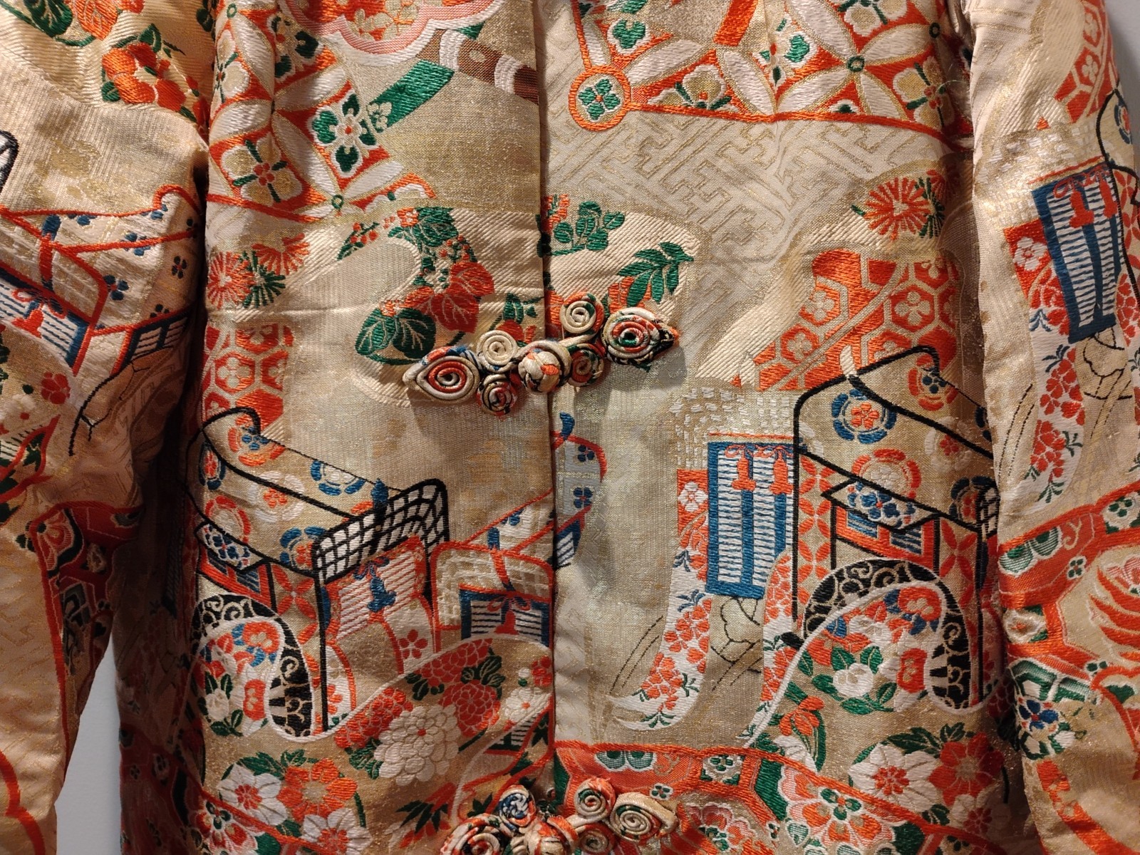 VINTAGE ORIENTAL GOLD BROCADE ROBE