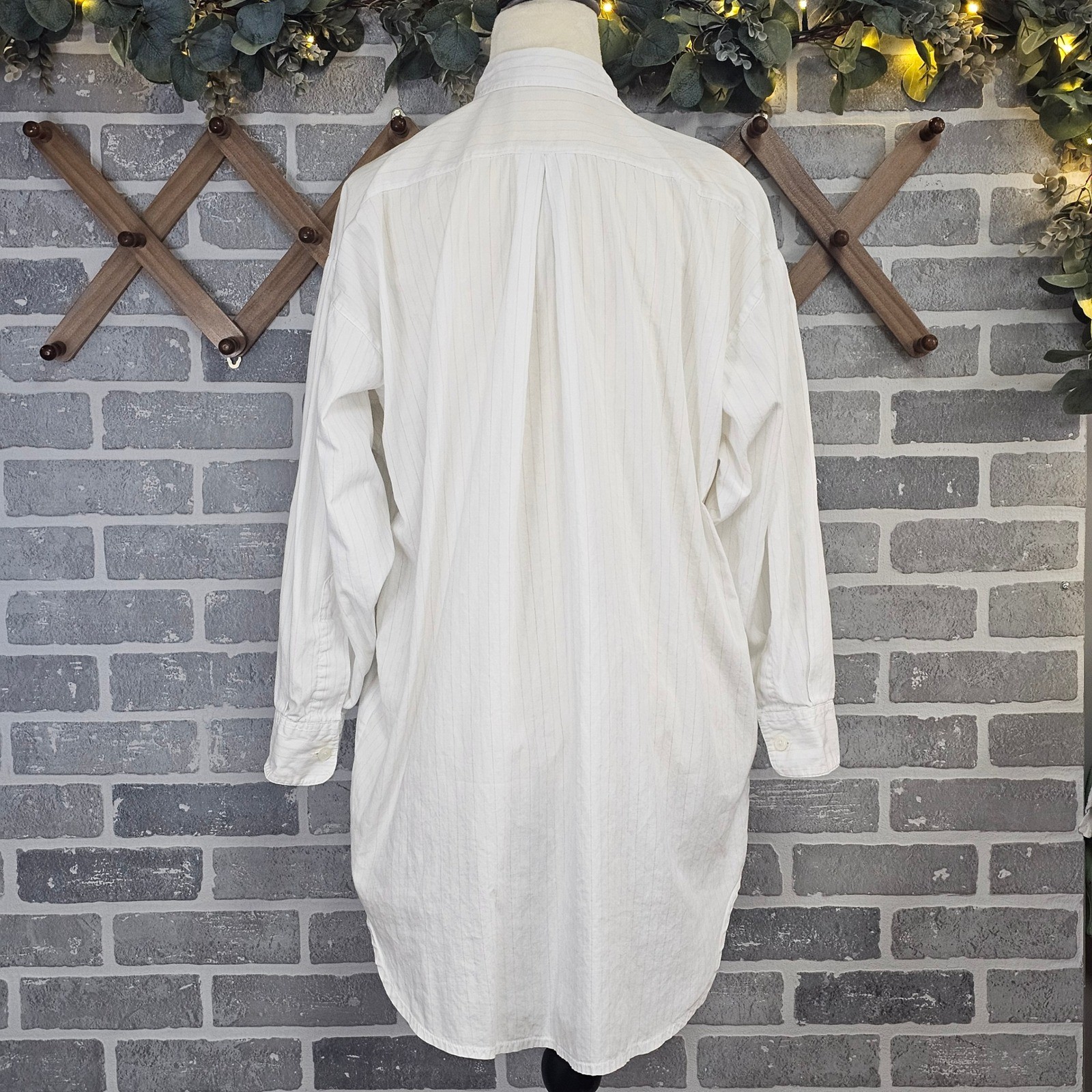 VTG. Victorias Secret Gold Label White Pinstripe Sleep Shirt Small Lightweight