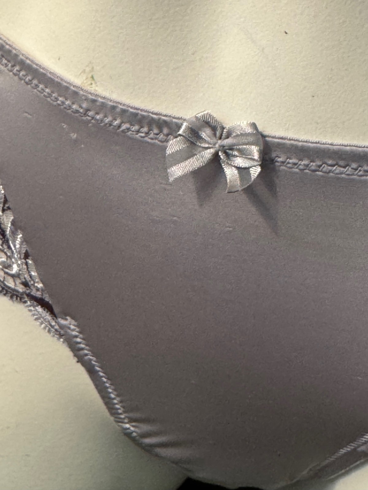 VINTAGE SOMA ~ SILVER / EXCALIBUR ~ SENSUOUS LACE THONG PANTIES ~ MEDIUM