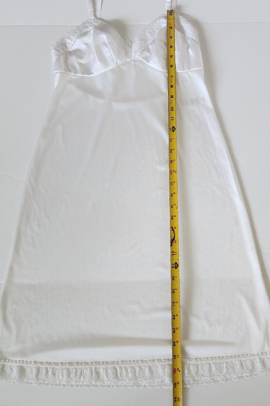 Vintage VANITY FAIR White Nylon Full Slip Lace Trim Style 10-103 Size 34/40 22″