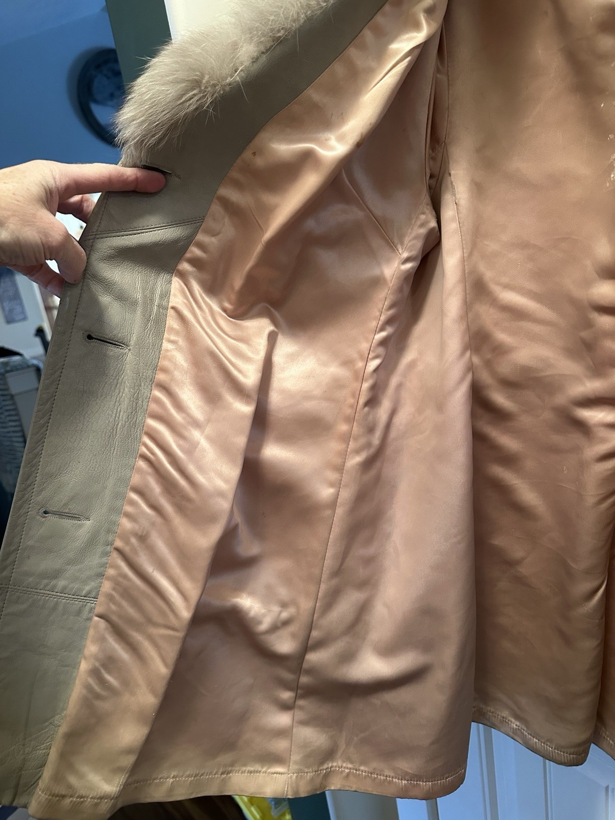 Well-Preserved Vtg 70’s Coat. Gray Leather/Satin. Good Condition. Size L 14
