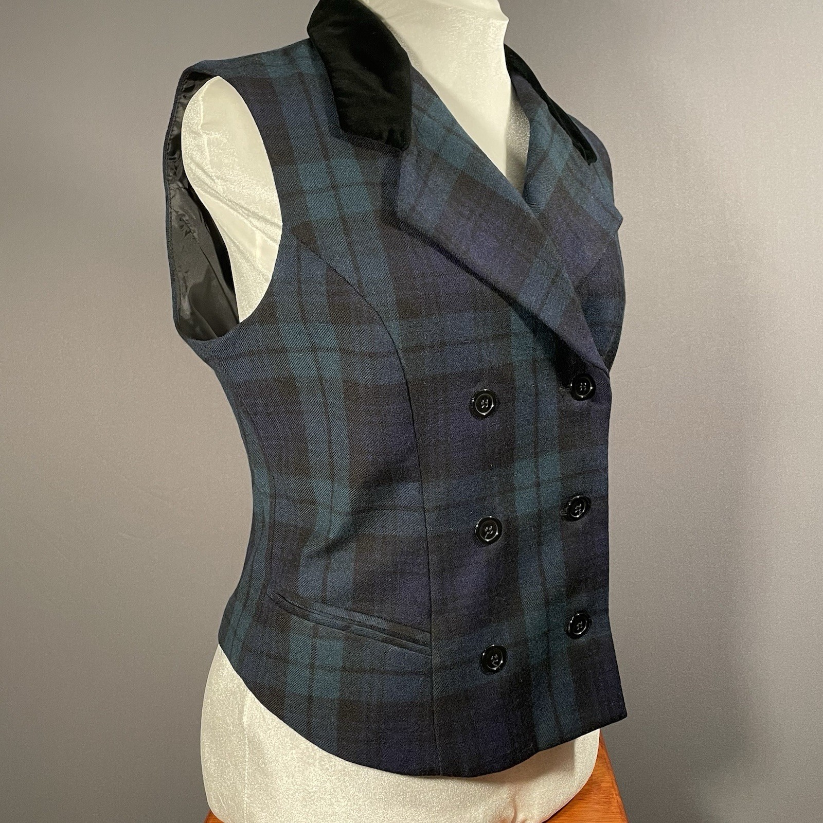 Vtg Alanni by Donnybrook Vest Dbl Breasted Wool Tartan Plaid Black Velvet Collar