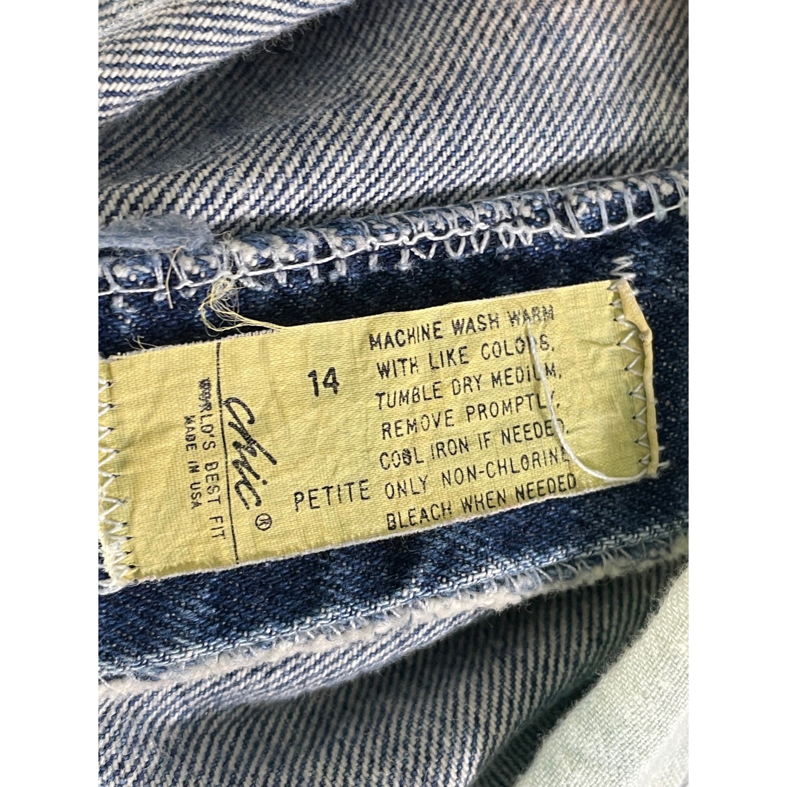 Vintage Chic High Waisted Tapered Mom Jeans Medium Wash USA Made Size 14P 28×26