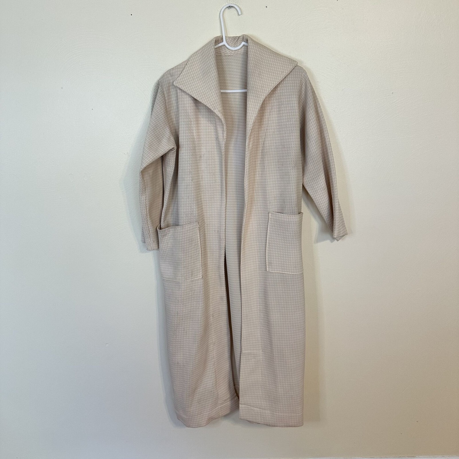 Vtg Womens Beige Longline Cardigan Duster Coat Robe Open Front & Pockets 70s OS