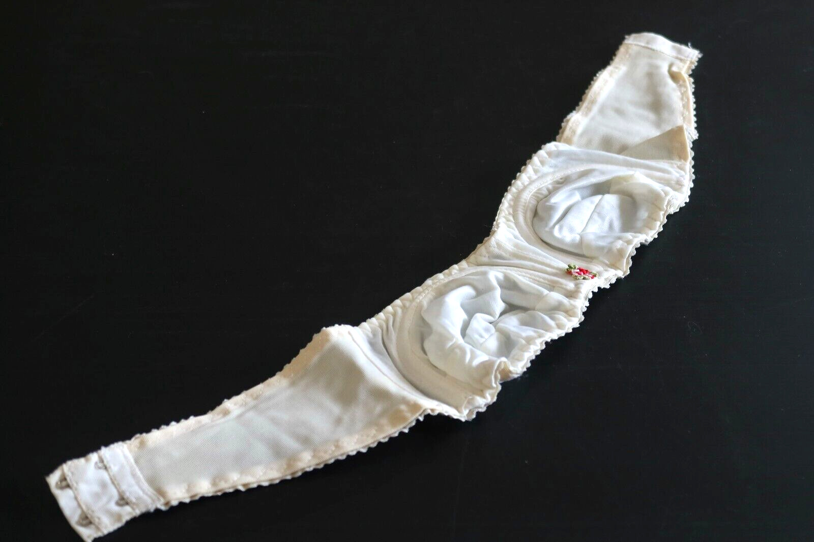 Vintage 1990s Strapless Underwire Bra – Beige, Fruit Accent in Middle, Size 1
