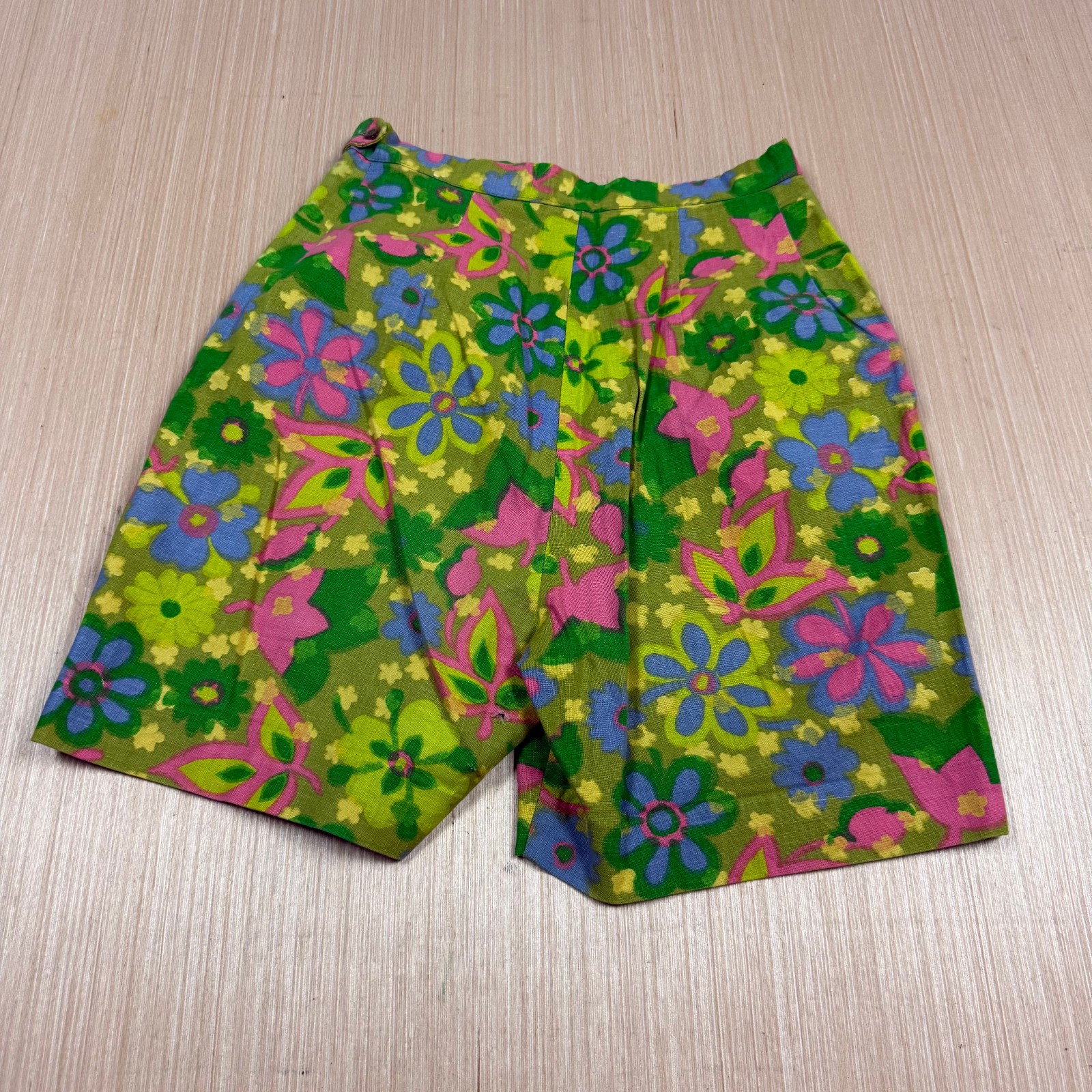 Vintage 70s Hippie Shorts Floral Flower Power 26 inch waist High Mod atomic 60s