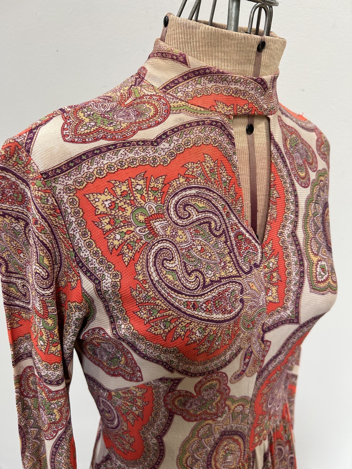 Vintage 60s/70s Handmade Paisley Long Sleeve Dress w Keyhole Neckline Size XS