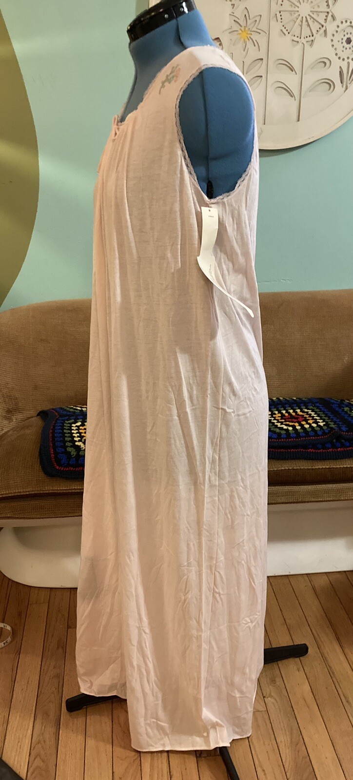 Vintage NOS MCM Vanity Fair Pink Daisy Nightgown & Robe Set Sz. Small/Medium