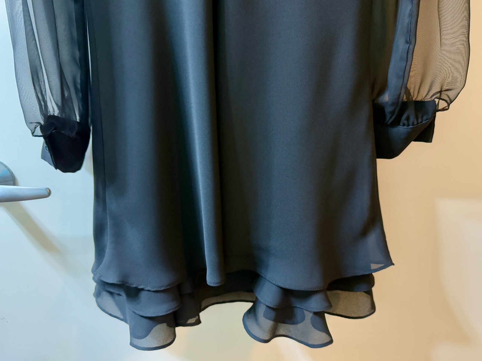 Hampton Nites sz 8 Women’s Sheer Sleeved Ruffled Hem Black Dress #291