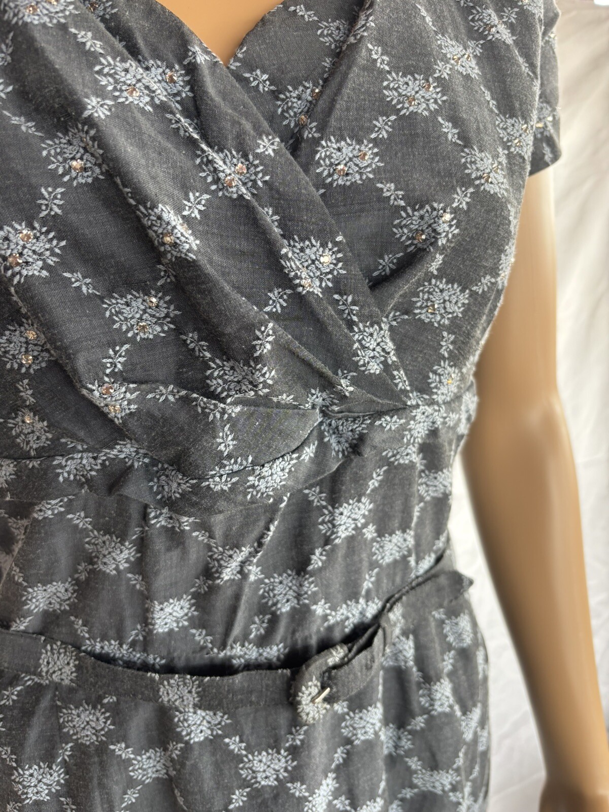 Chic Gray and White Print Sparkled Top Handcrafted 1950’s Sheath Dress Unlined