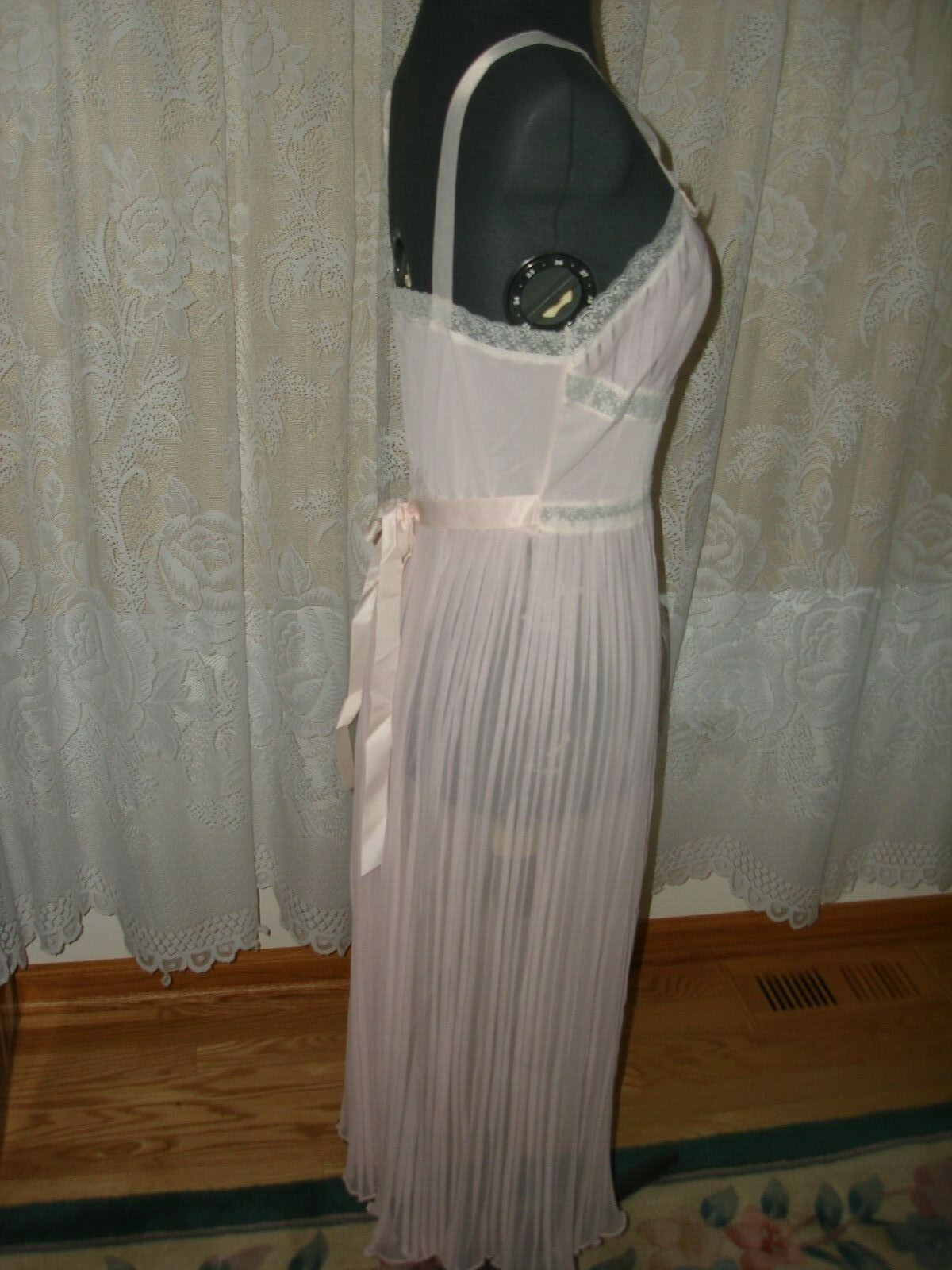 Vtg Beautiful 50’s Seamprufe Pink Nylon Lace Harmony Pleated Sheer Night Slip 34