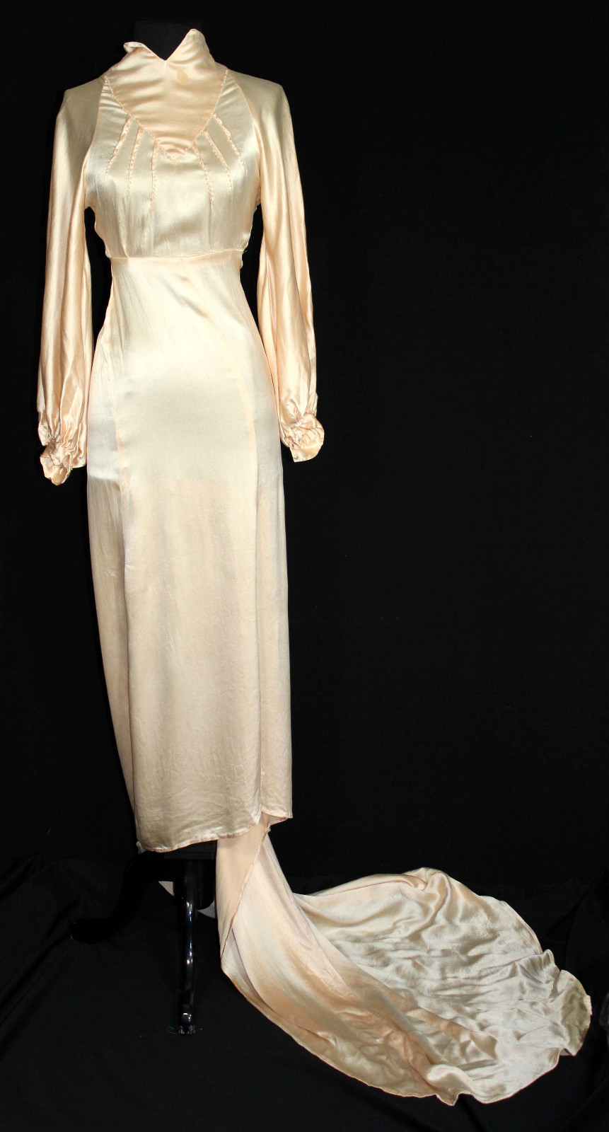 EXCEPTIONAL RARE VINTAGE 1930’S LONG PEACH SILK SATIN WEDDING GOWN SIZE 2