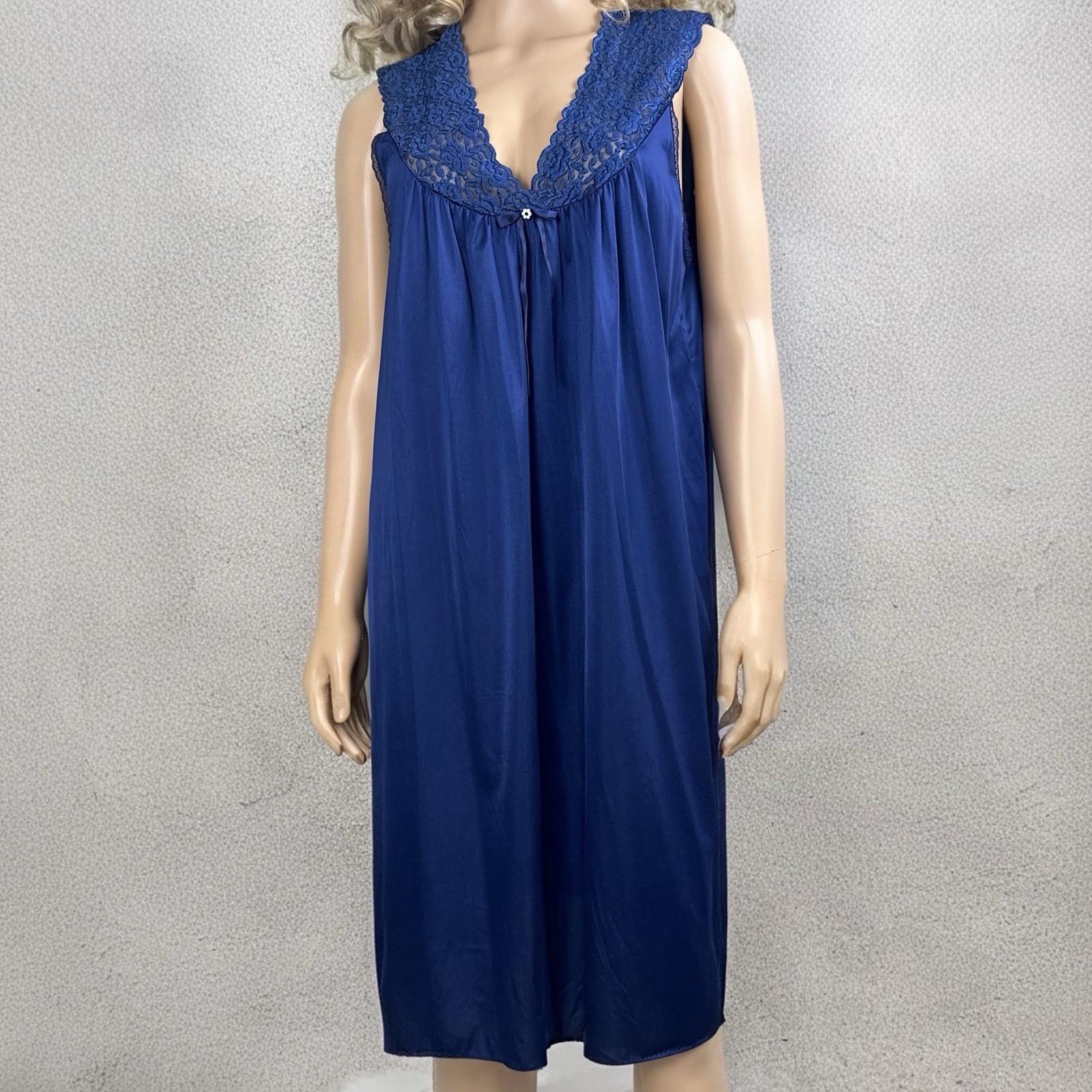 Vintage Vanity Fair Nightgown Medium Blue Lace V-Neck Sleeveless 30-767 Nylon