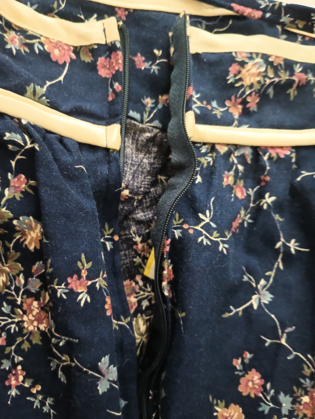 Vtg GunneSax 70s Navy Floral Midi Skirt Jrs Sz11 Pls Measure 28″ Waist READ