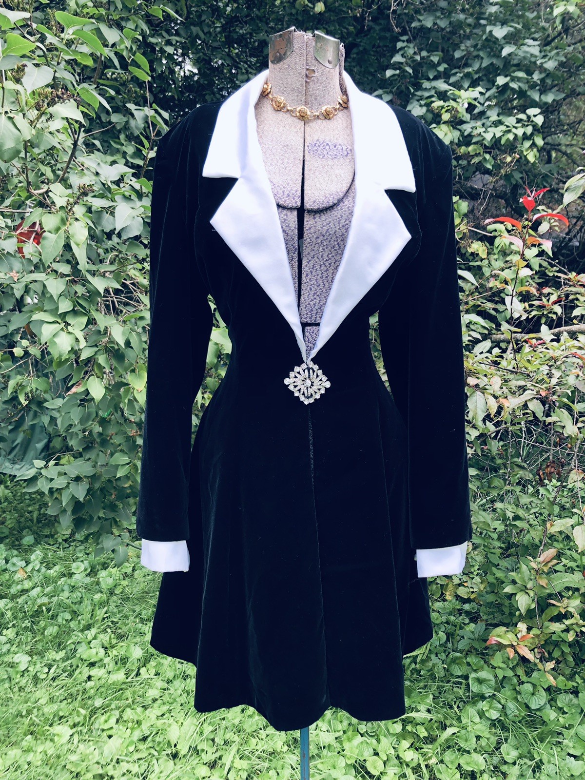 Vintage 1980’s Jessica McClintock Velvet Riding Coat Victorian Style 38” Jewels