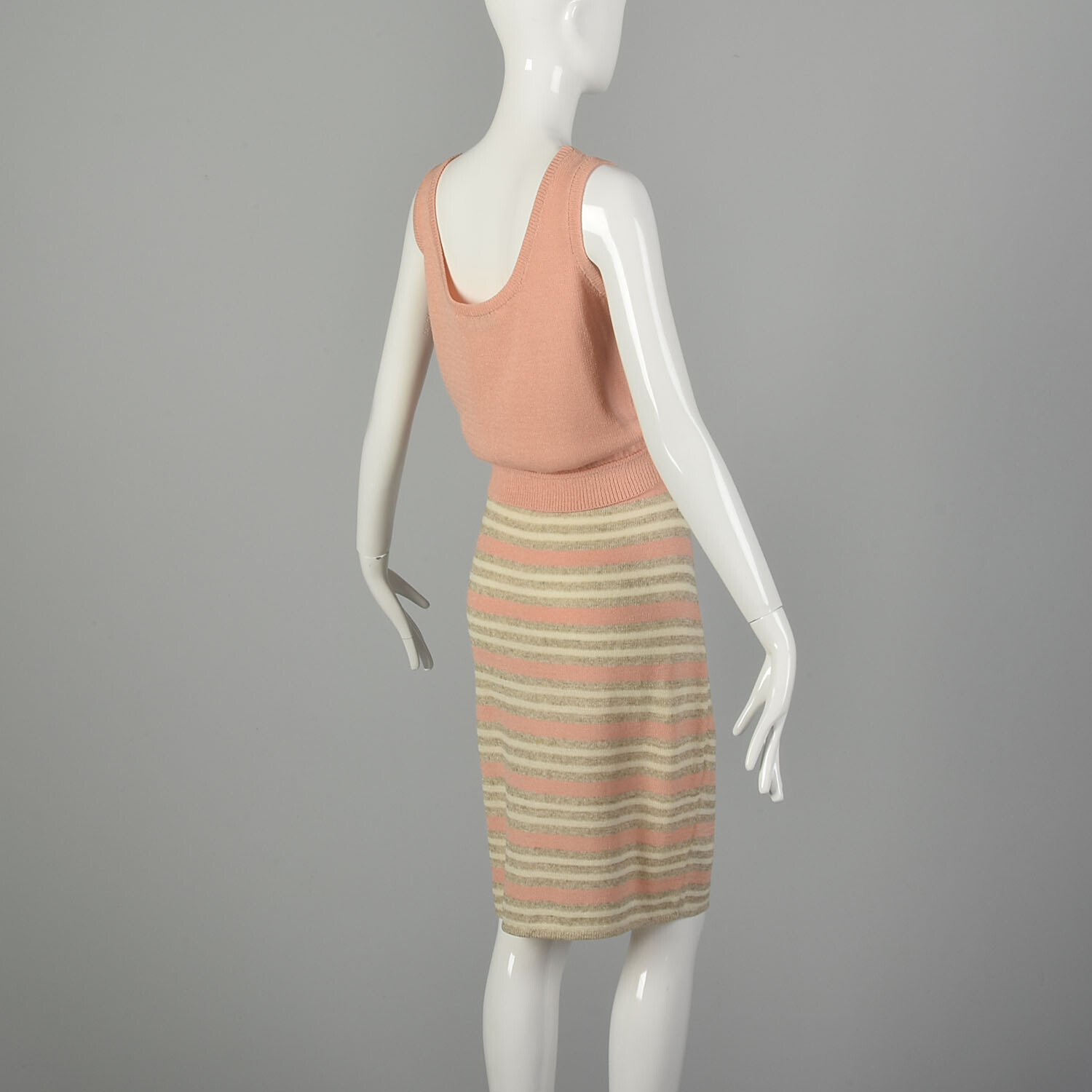 Medium 1980s St. John Set Knit Skirt Peach Cardigan 3pc Ensemble Vintage 80s