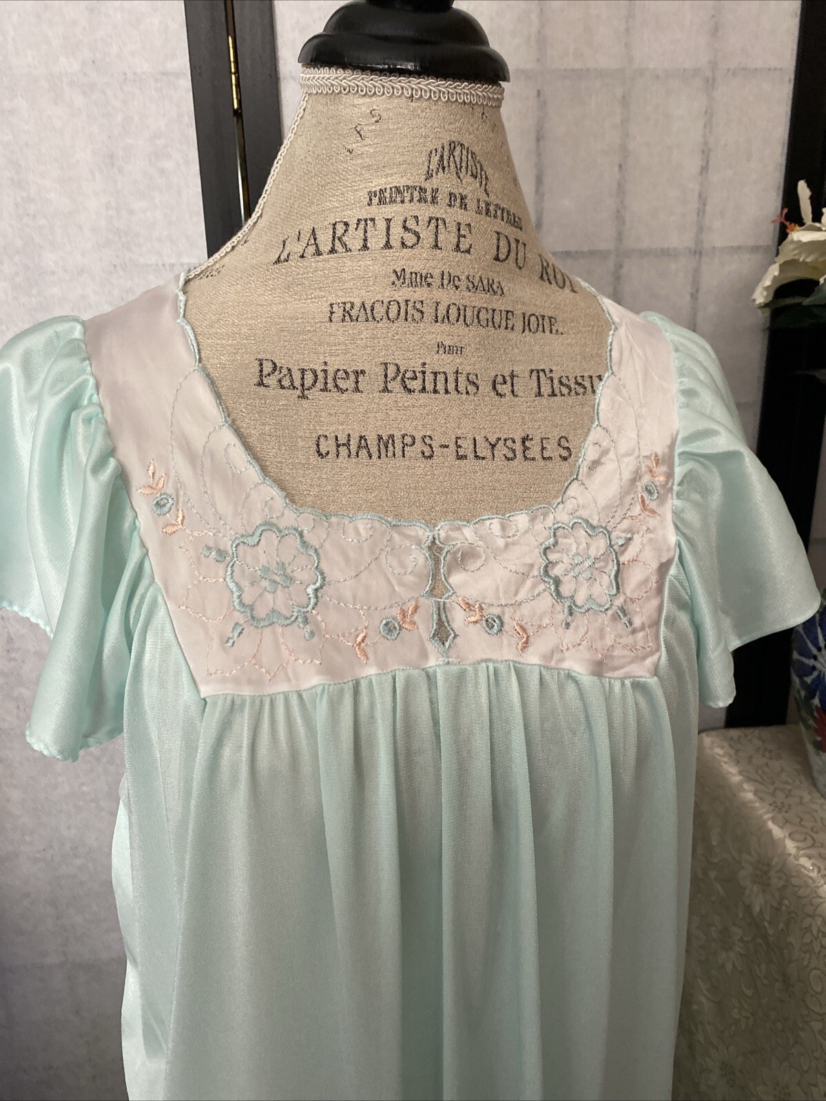 VTG 60/70s Wom Estim L/XL 46” Bust Embroider Satin Bodice Nylon Pastel Gown
