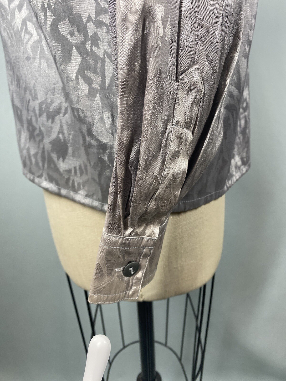 CHAUS Silver Jacquard Blouse Women SIZE MEDIUM gray 80s 90s rayon