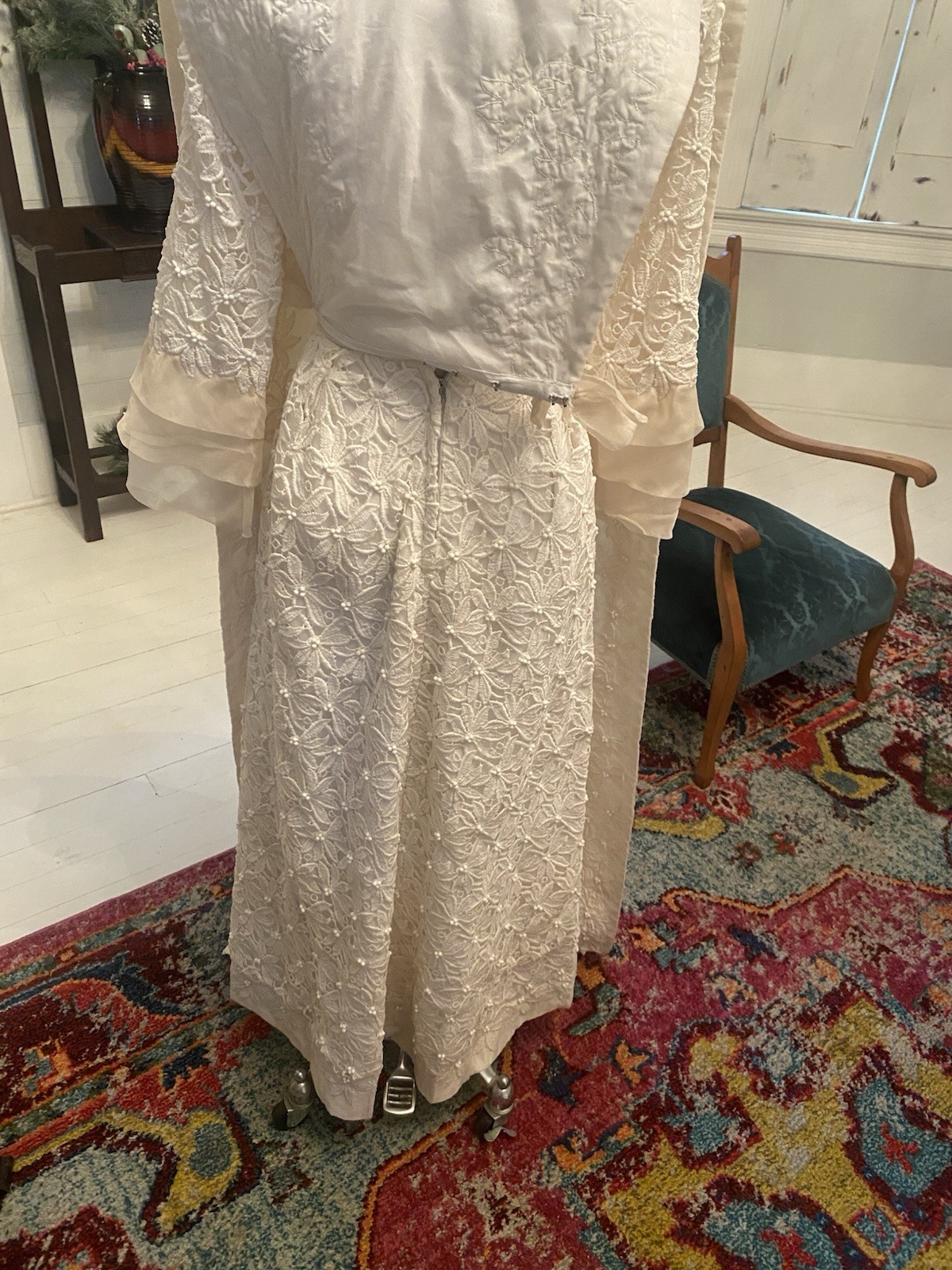 Vtg Soft White/Off White Embroid/Floral Handmade Wedding Dress W/Train-XS