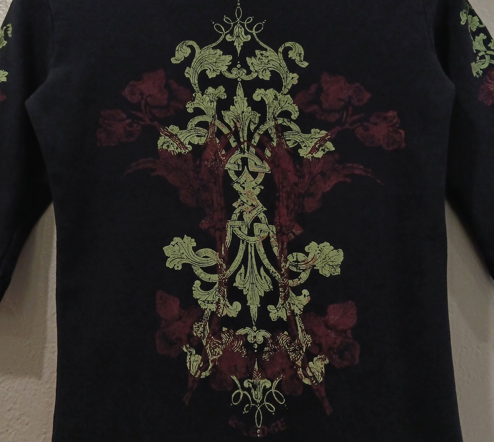 Sledge USA „Damask” Vintage 2000s Women’s 3/4 Sleeve V-Neck Long Sleeve T-Shirt