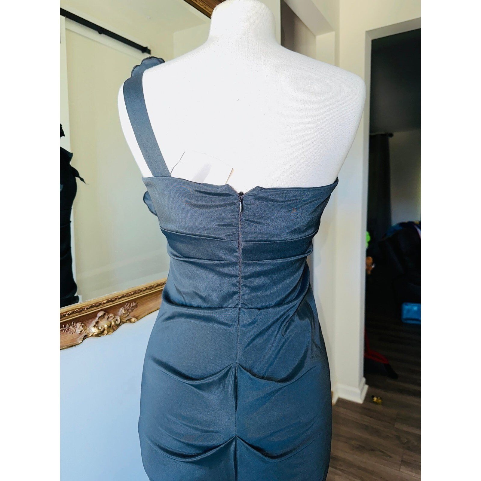 D2 Vintage Cache New NWT One Shoulder Mermaid Cascade Gown Black Size 8