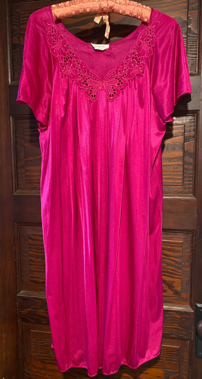 Vtg VANITY FAIR Women’s Butterfly Lace Nightgown Hot Pink Magenta Size Medium M