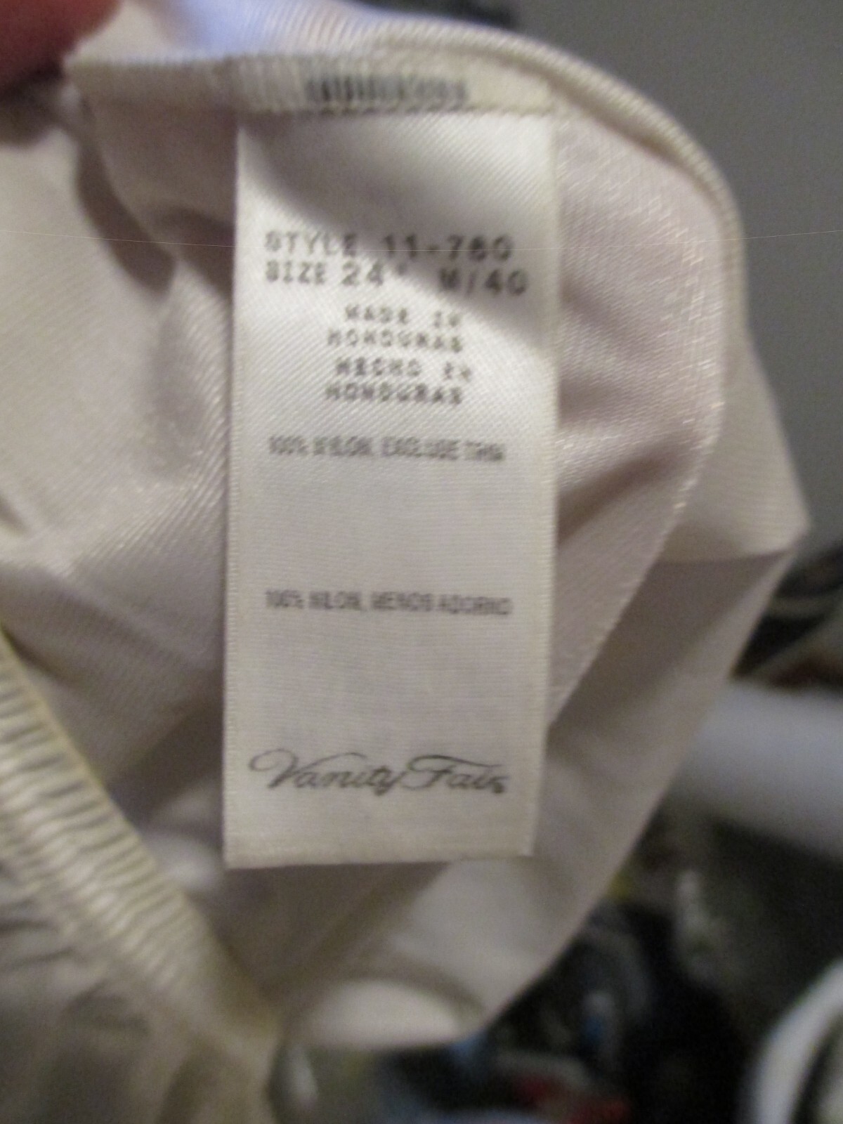 VANITY FAIR IVORY VINTAGE HALF SLIP MEDIUM MADE IN HONDURAS 1 SLIT STYLE 11 780