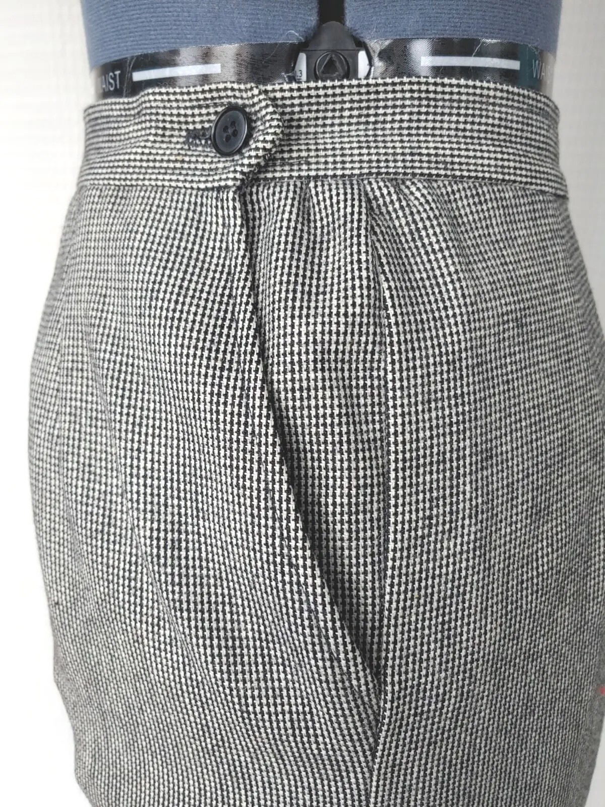 Vintage Black & White Houndstooth Straight Fitted Skirt 26″ Waist Size 2?