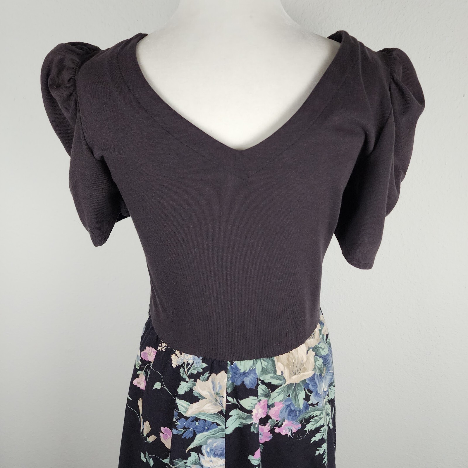 Vintage 80s 90s Dress Fit Flare Ashley Floral Print on Black Puff Sleeve 7/M