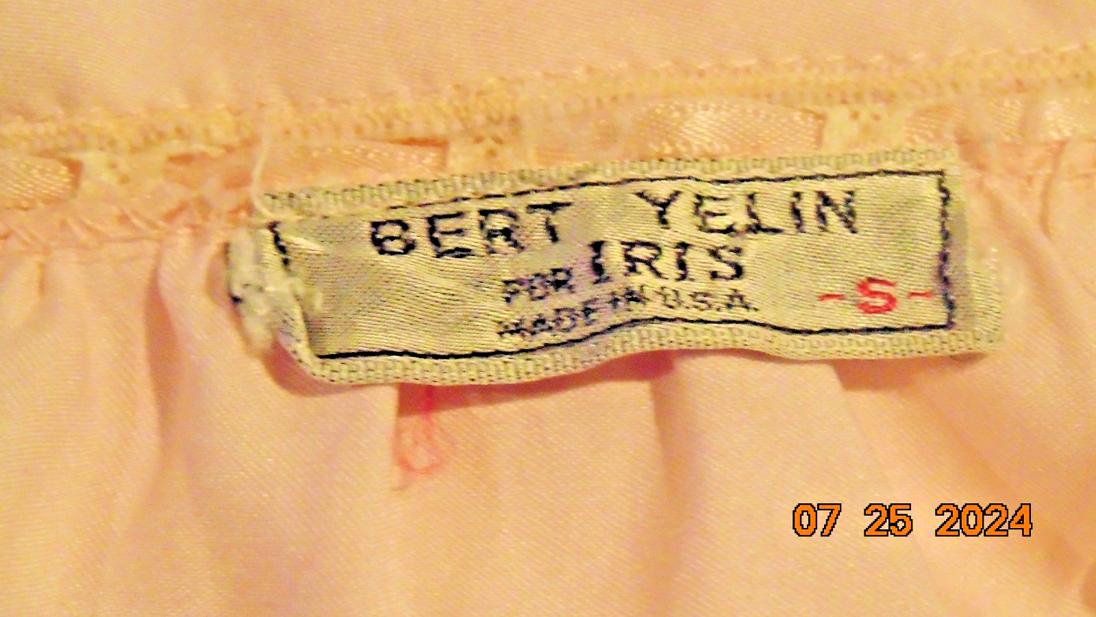 VTG Bert Yelin for Iris Pink Satin Long Night Gown Lace Eyelet Ribbon Trim SZ S