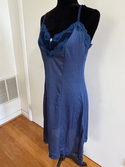 Vintage Bari 100% Nylon 40″ length Navy full slip, size 34, lace bodice & hem