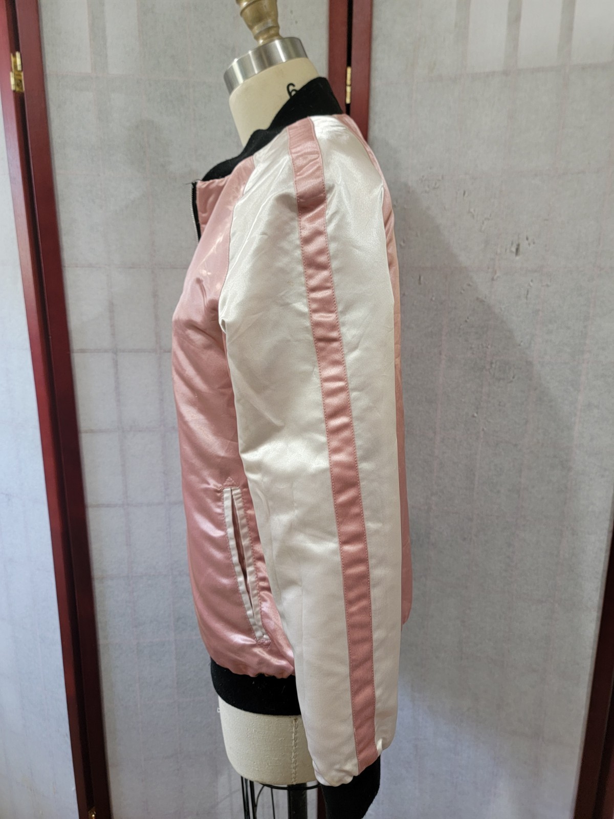 Vtg Embroidered Satin Stratavarious Reversible Bomber Jkt Floral Design sz Sml